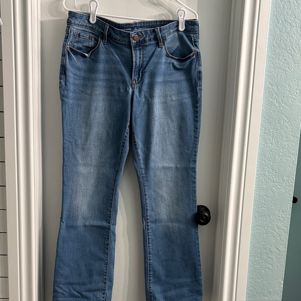Old Navy Women's Kicker Bootcut Light-Medium Wash Mid-Rise Jeans 12P